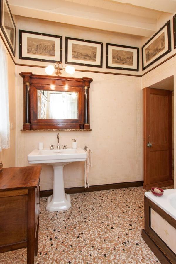 Explore From A Sophisticated Hideaway In San Polo Venecia