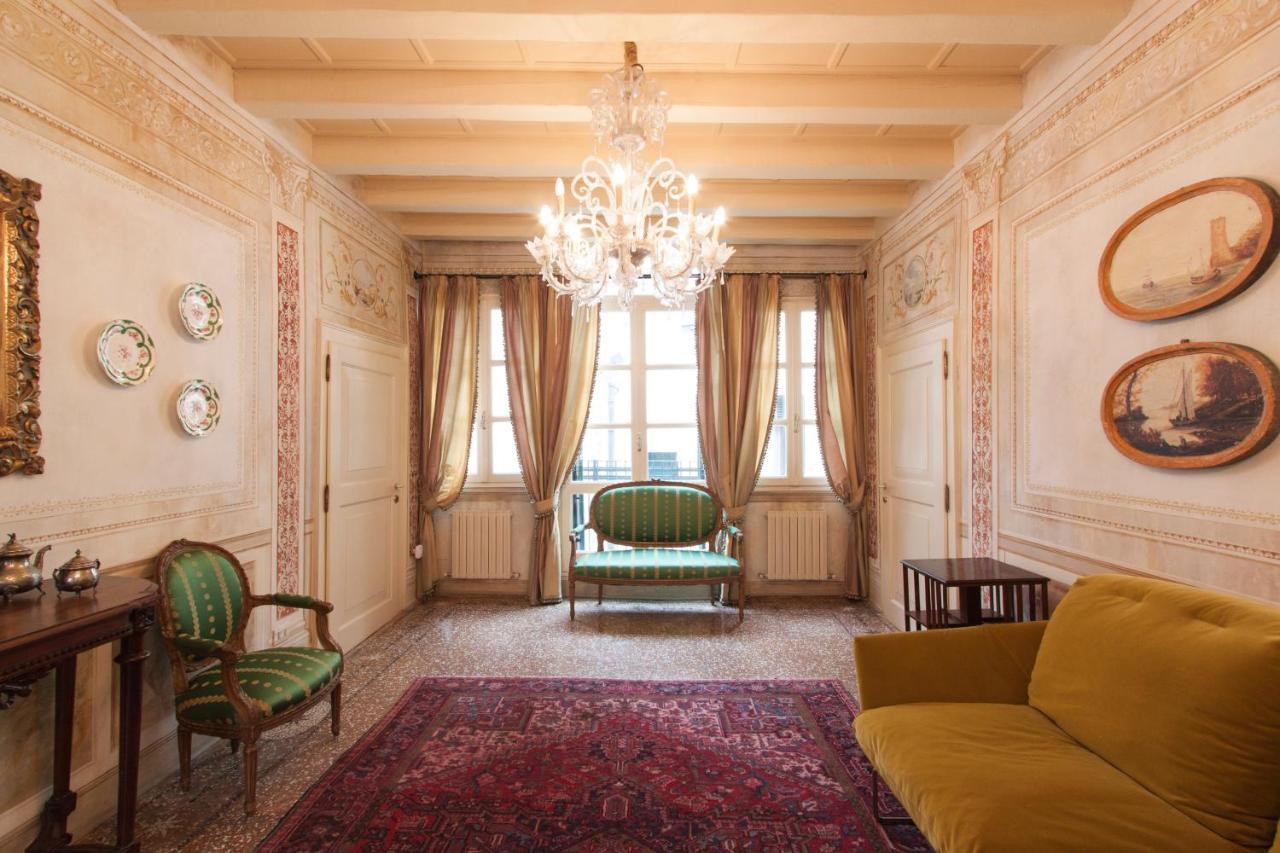 Explore From A Sophisticated Hideaway In San Polo Apartamento Venecia