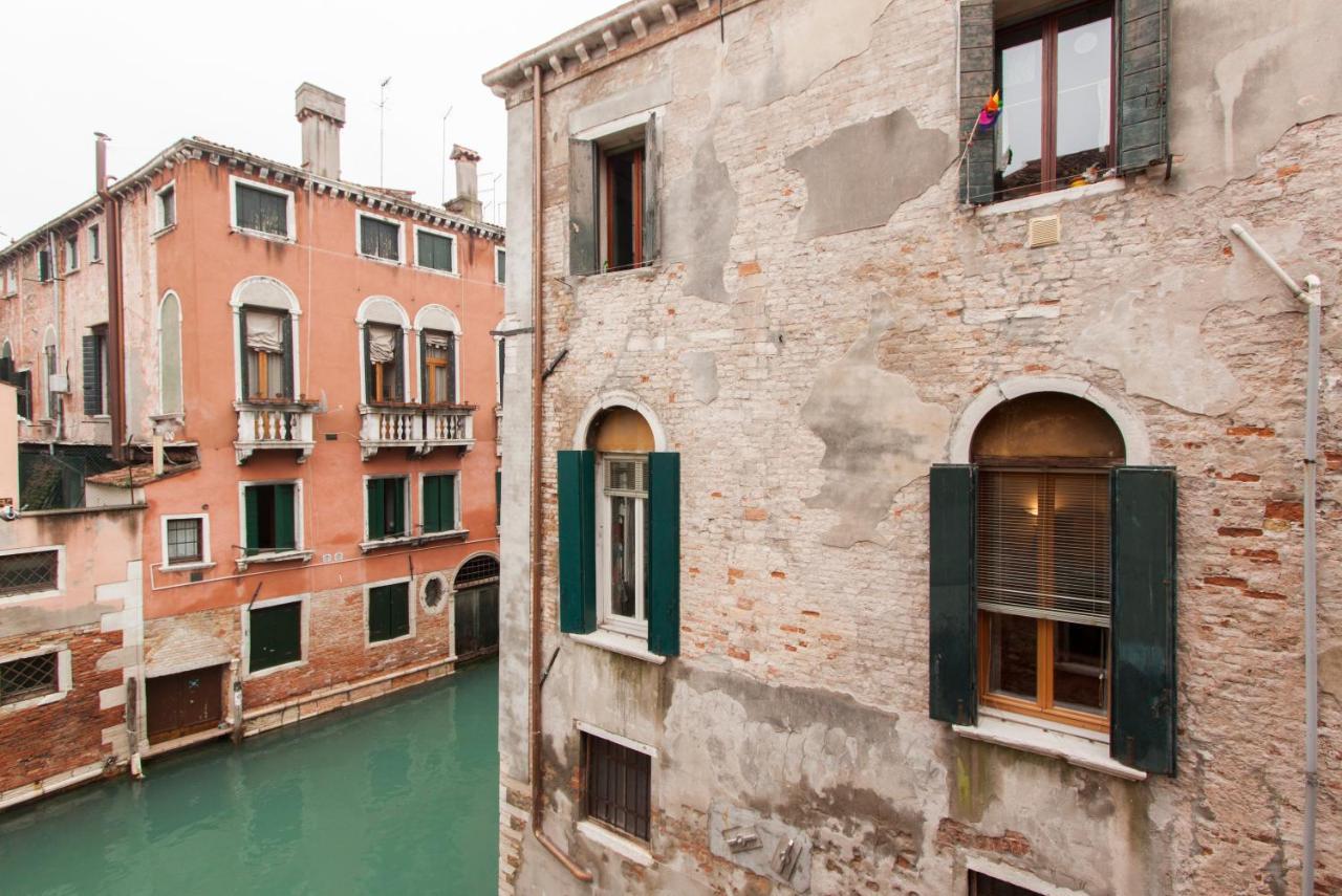Explore From A Sophisticated Hideaway In San Polo Venecia
