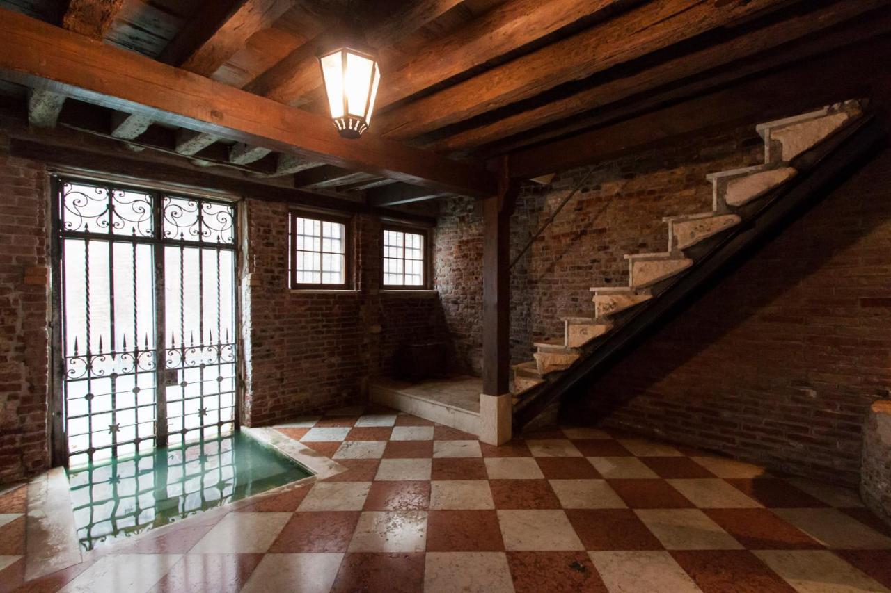 Explore From A Sophisticated Hideaway In San Polo Venecia