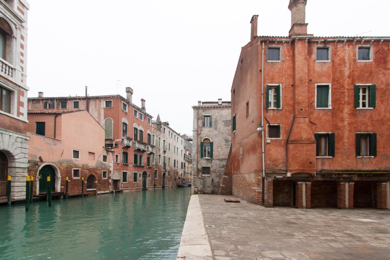 Explore From A Sophisticated Hideaway In San Polo Venecia
