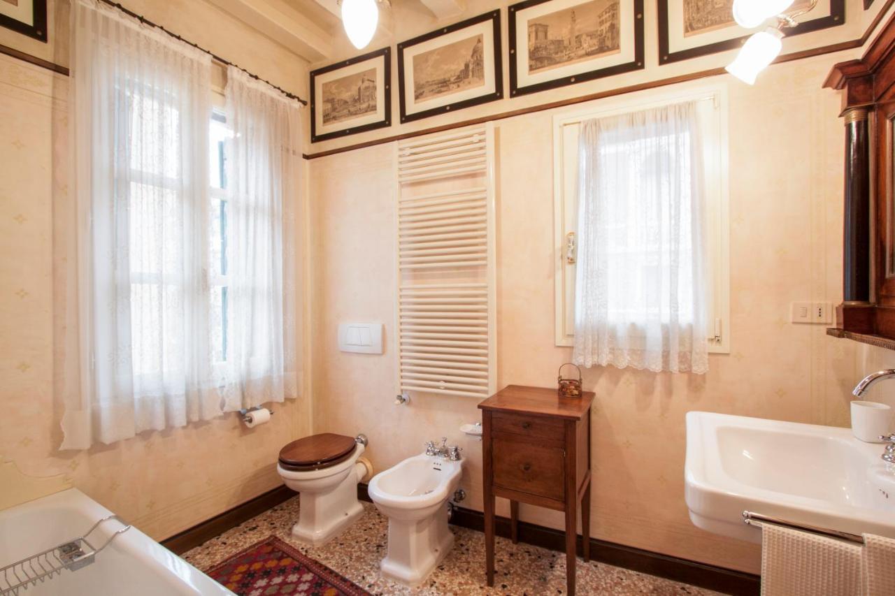 Explore From A Sophisticated Hideaway In San Polo Apartamento