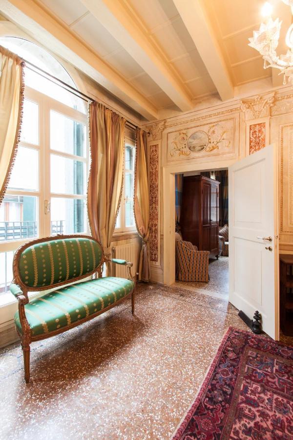 Explore From A Sophisticated Hideaway In San Polo Apartamento *